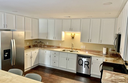 Perry House | Quincy Ranch: Pet-Friendly 3-Bedroom Retreat with Breakfast