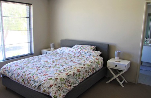 Butler House | Family-Friendly Quinn's Beach Accommodation with Pet Perks
