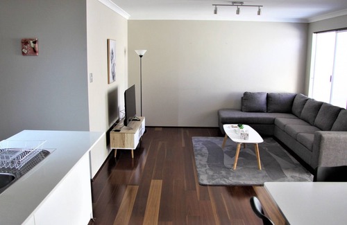 Butler House | Family-Friendly Quinn's Beach Accommodation with Pet Perks