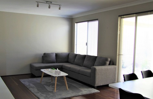 Butler House | Family-Friendly Quinn's Beach Accommodation with Pet Perks