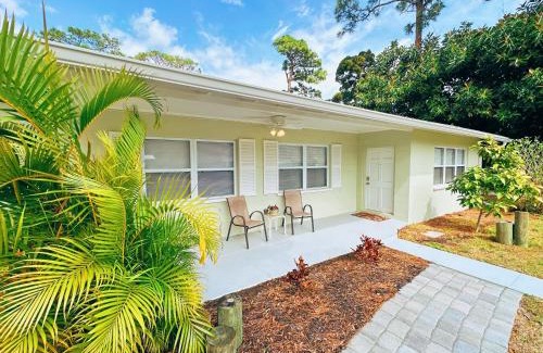 Hawks Park House | Discover Quinn's Riverside Retreat for a Memorable Stay