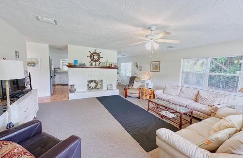 Hawks Park House | Discover Quinn's Riverside Retreat for a Memorable Stay