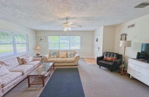 Hawks Park House | Discover Quinn's Riverside Retreat for a Memorable Stay