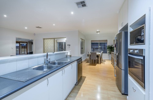 Quinns Rocks House | Quinns Beach Getaway: Top-Rated, Pet-Friendly Retreat