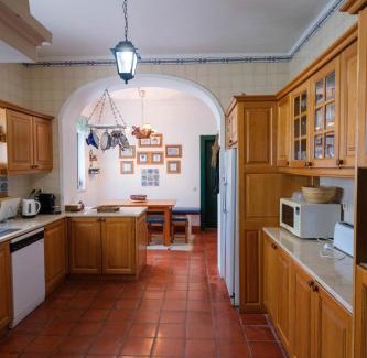 Santarem House | Quinta Centieira Scalab Wine with Oceanfront Pool & Hot Tub
