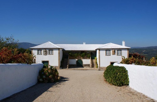 Vila House | Experience Quinta da Calçada: Poolside Oceanfront Retreat