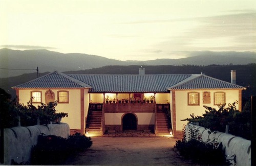 Vila House | Experience Quinta da Calçada: Poolside Oceanfront Retreat