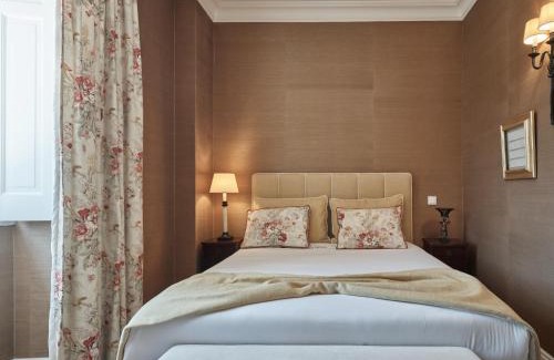 Torres Vedras Bed & Breakfast | Inviting Quinta da Carlota: Oceanfront with Pool & Dining
