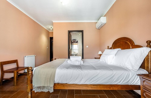 Rio Caldo House | Cozy Quinta da Carvalha: Family-Friendly Retreat Awaits