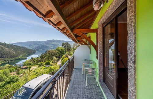 Rio Caldo House | Cozy Quinta da Carvalha: Family-Friendly Retreat Awaits