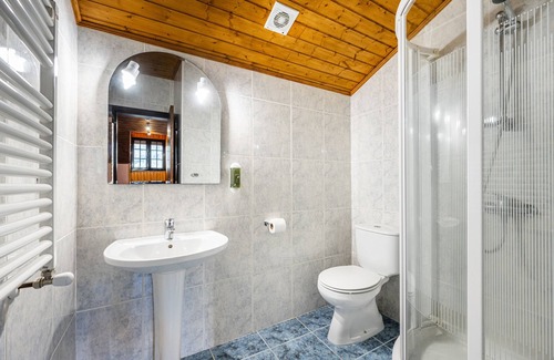 Rio Caldo House | Cozy Quinta da Carvalha Quarto 9 - Family-Friendly Escape