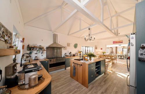 Gafanha do Carmo Villa | Quinta da Cris: Private Beach Retreat with Ocean Views