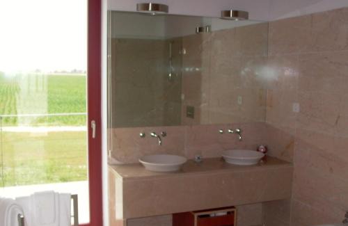 Azambuja House | Discover Quinta da Lapa: Pet-Friendly with Top Amenities!