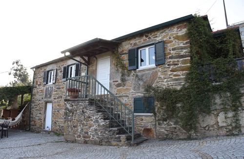 Castro Daire Cottage | Relaxing Quinta da Malhada - 10/10 Rated near Paiva Walkways