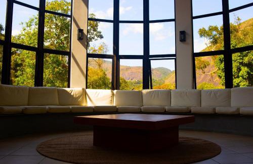 Araras House | Relaxing Quinta da Torre Suites with Spa and Hot Tub