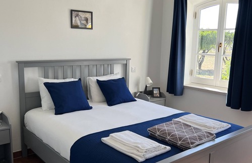 Almeirim Bed & Breakfast | Quinta da Várzea: Poolside Paradise with 10/10 Guest Reviews