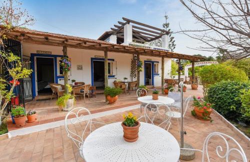 Farta Vacas Apartment | Discover Quinta das Achadas - Lanterna: Family-Friendly Escape