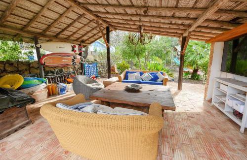 Farta Vacas Apartment | Discover Quinta das Achadas - Lanterna: Family-Friendly Escape