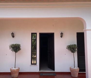 Montijo House | Quinta das Palmeiras: Family-Friendly Retreat with Pool