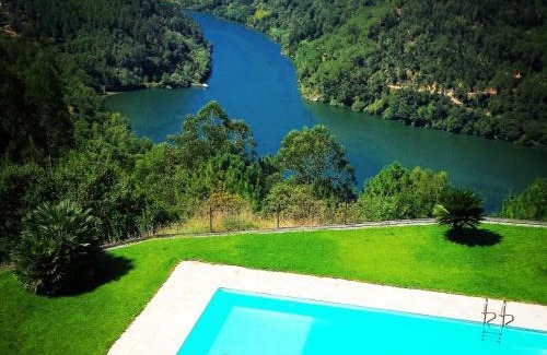 Cinfaes House | Delightful Quinta das Tílias in the Scenic Douro Valley