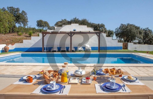 Estremoz House | Discover Quinta de Belmonte: Oceanfront Getaway Awaits