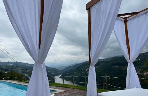 Marco de Canaveses House | Elegant Quinta de Catapeixe by the Douro River