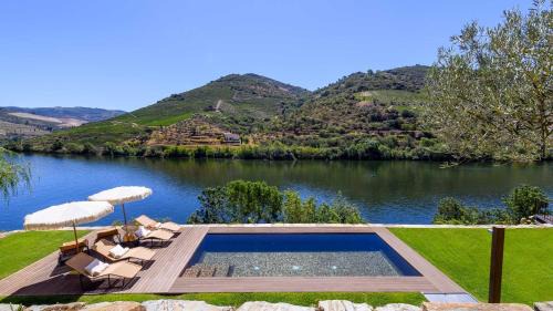 Cotas House | Charming Quinta de Merouço with Oceanfront Pool and Dining