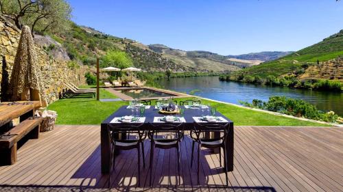 Cotas House | Charming Quinta de Merouço with Oceanfront Pool and Dining