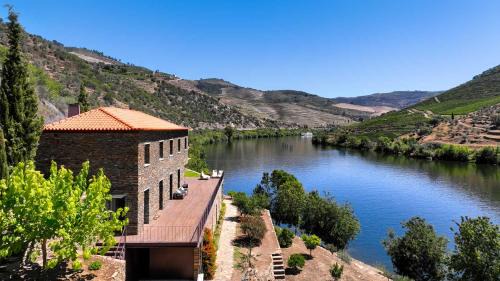 Cotas House | Charming Quinta de Merouço with Oceanfront Pool and Dining