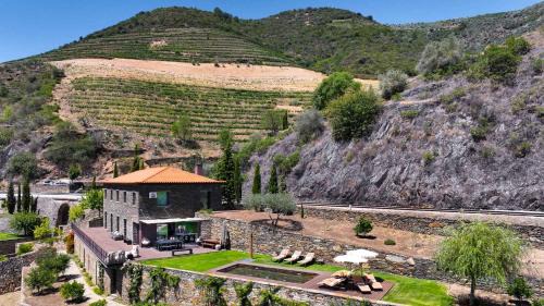 Cotas House | Charming Quinta de Merouço with Oceanfront Pool and Dining