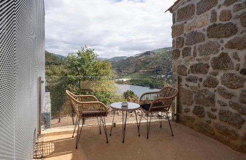 Barro House | Oceanfront Escape at Quinta de São Pedro with Pool & Breakfast