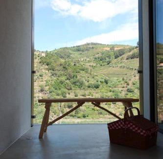 Barro House | Oceanfront Escape at Quinta de São Pedro with Pool & Breakfast