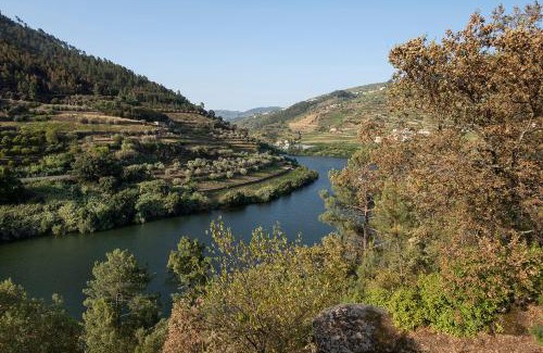 Barro House | Oceanfront Escape at Quinta de São Pedro with Pool & Breakfast