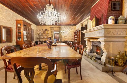 Fontoura Villa | Discover Quinta de San Antonio: 4-Star Gem with Pool & Pets