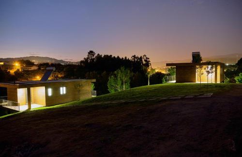 Ponte da Barca House | Scenic Quinta de Silharezes: Oceanfront Bliss & Top Reviews