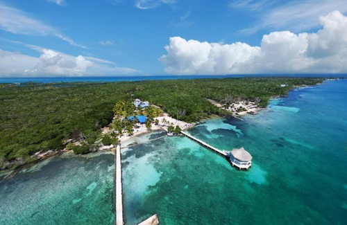 Isla Tintipan Hotel | Relax at Quinta del Mar Tintipán with Oceanfront Amenities