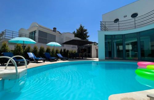 Quinta do Anjo Villa | Idyllic Villa with Private Pool and Ocean Views