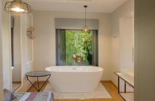 Valenca House | Beachfront Quinta do Caminho: Guest Rated 8.8/10 with Pool