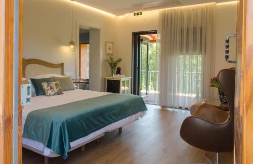 Valenca House | Beachfront Quinta do Caminho: Guest Rated 8.8/10 with Pool