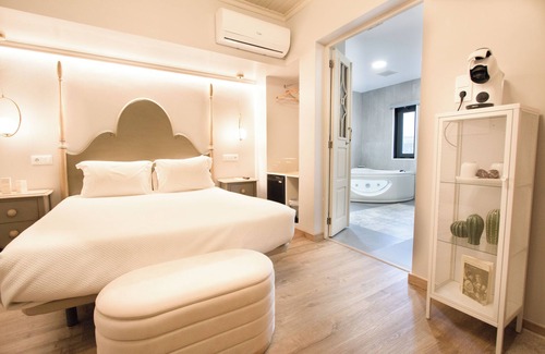 Valenca House | Relax at Quinta do Caminho: Pool, Spa & Family Friendly