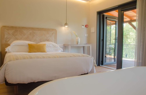 Valenca House | Relax at Quinta do Caminho: Pool, Spa & Family Friendly