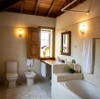 Arcos de Valdevez House | Oceanfront Escape at Quinta do Castelo - 4-Star Retreat