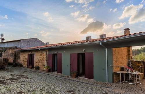 Seia House | Relax at Quinta do Chão da Vinha - Room 109 with Spa Access