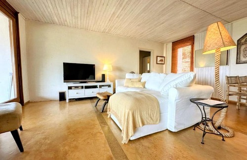 Marvao House | Elegant Quinta Do Marvao with Oceanfront Pool Views