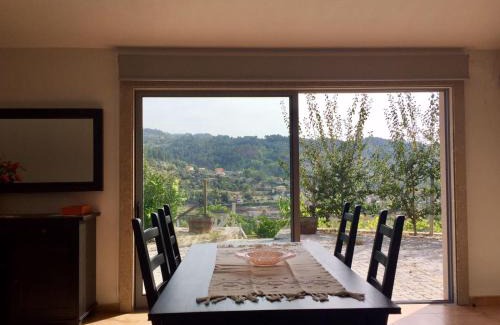 Fridao House | Discover Quinta do Pêso: Family-Friendly with Pool Access