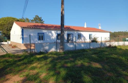 Monte da Vinha House | Pet-Friendly Quinta do Pinhal Novo with Family Amenities