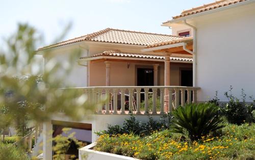 Figueiro dos Vinhos House | Discover Quinta Do Sobral: Pet-Friendly Oceanfront Retreat