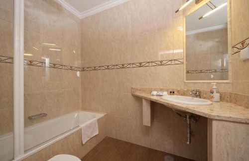 Figueiro dos Vinhos House | Discover Quinta Do Sobral: Pet-Friendly Oceanfront Retreat