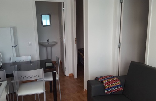 Burinhosa Apartment | Cozy Quinta do Valão: Family-Friendly Two Bedroom Retreat