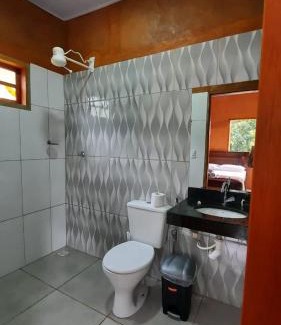 Pirenopolis Cabin | Quinta do Vale: Oceanfront Retreat with Pool & Pet-Friendly